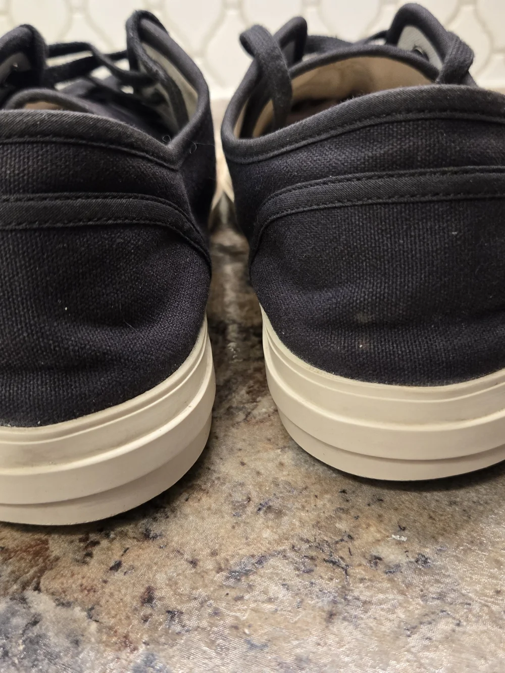 Gucci black low